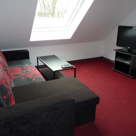 Ferienwohnung In Duesseldorf Hassel Esterno foto