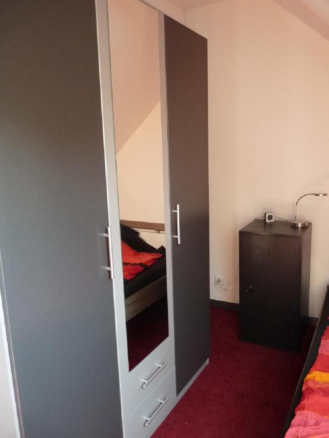 Ferienwohnung In Duesseldorf Hassel Esterno foto