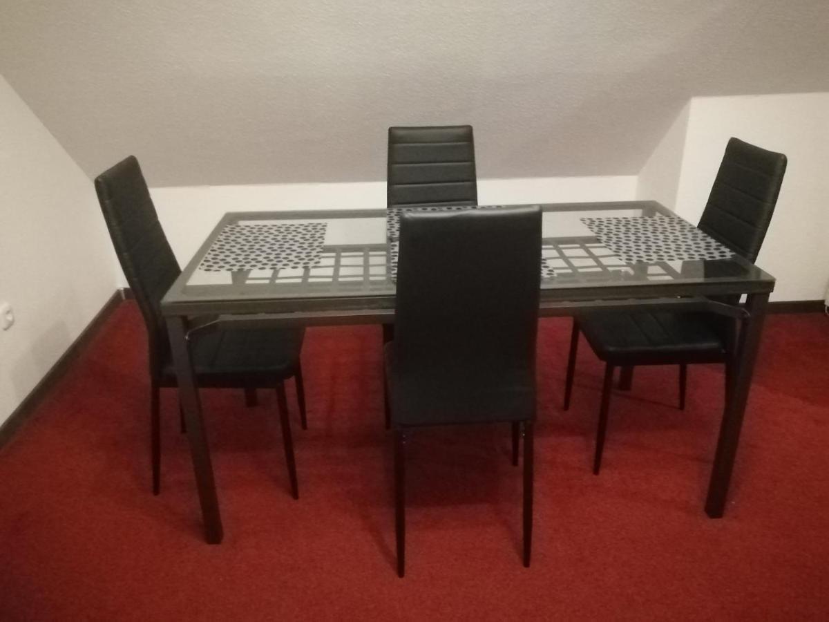 Ferienwohnung In Duesseldorf Hassel Esterno foto